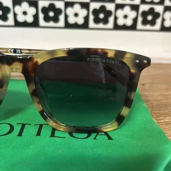Bottega Venetta sunglasses - Picture 7 of 7